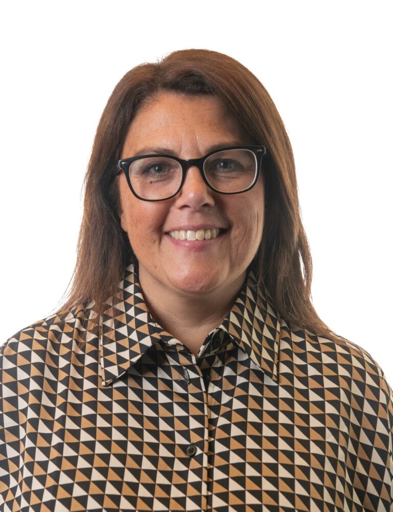 Glynda 400x520  768x999