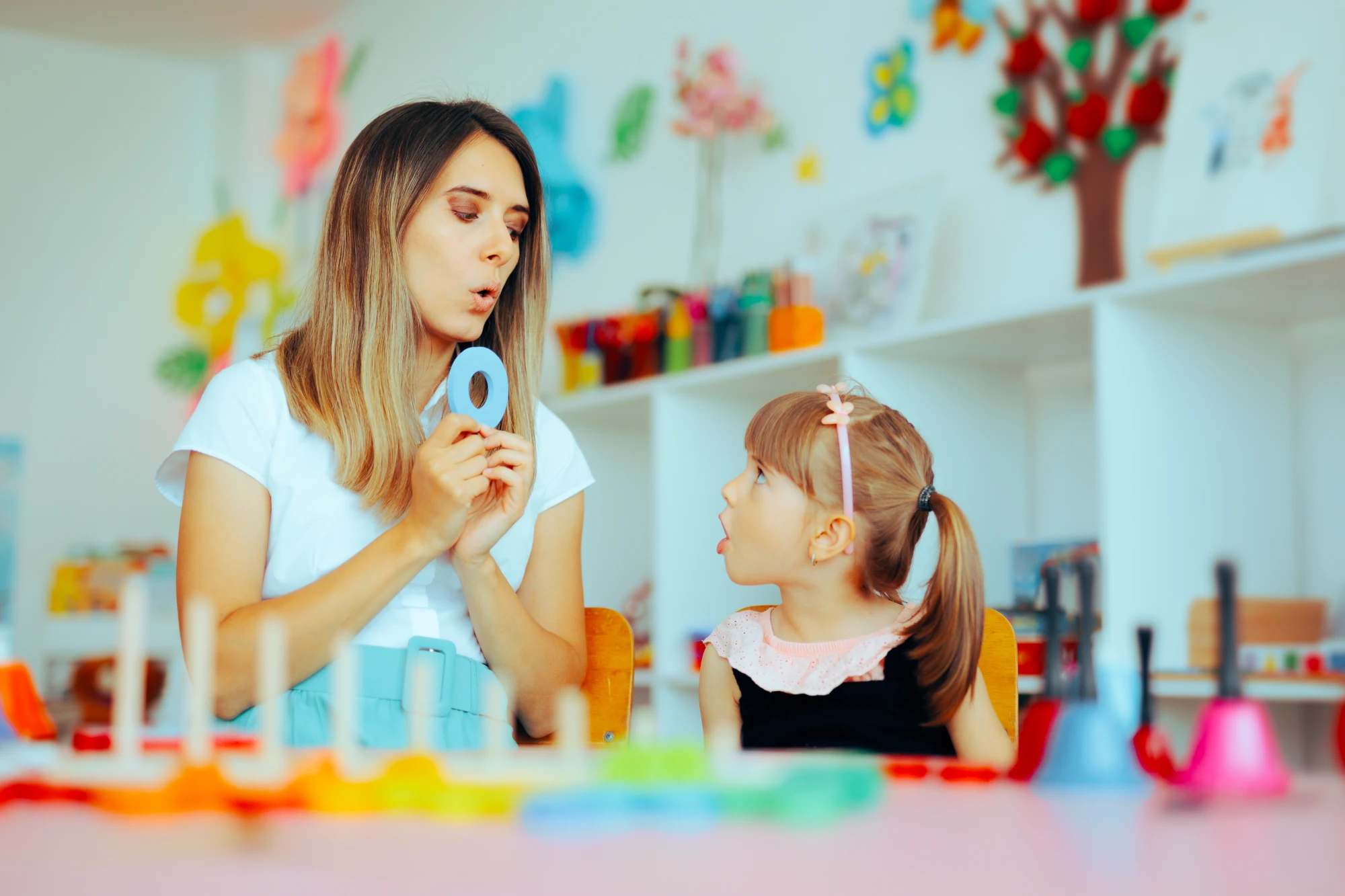 Tutor using early intervention technicques with dyslexic child