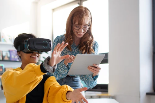 tutor using vr to help EBSA student at school